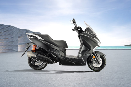 Samping kanan Samping kanan QJ Motor Fort 250