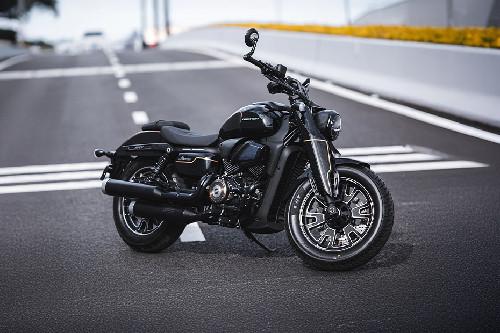 Tampak belakang serong Tampak belakang serong QJ Motor Srv 250 Libero