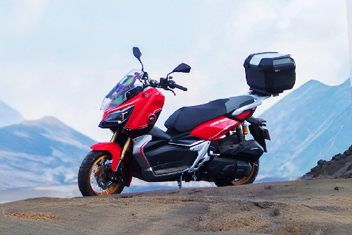 Tampak belakang serong Tampak belakang serong QJ Motor Fort 250 Adventure