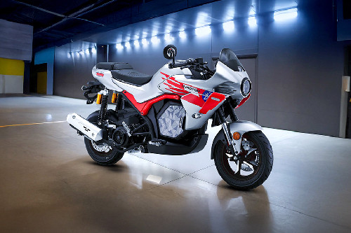 Tampak belakang serong Tampak belakang serong QJ Motor Cito 150