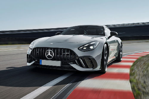 Tampak depan medum angle AMG GT