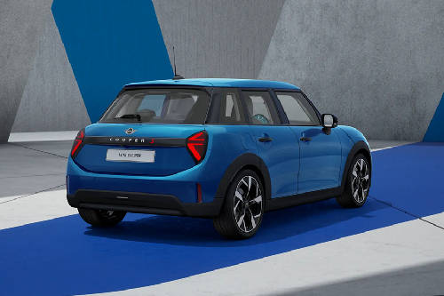 Tampak belakang All New 5 Door