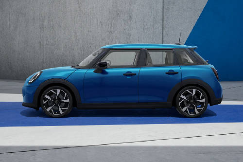 Tampak samping All New 5 Door