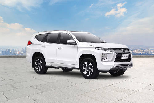 Mitsubishi Pajero Sport Front Cross Side View