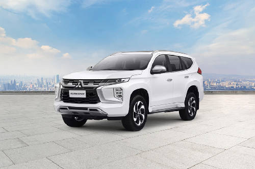 Mitsubishi Pajero Sport Front Side View
