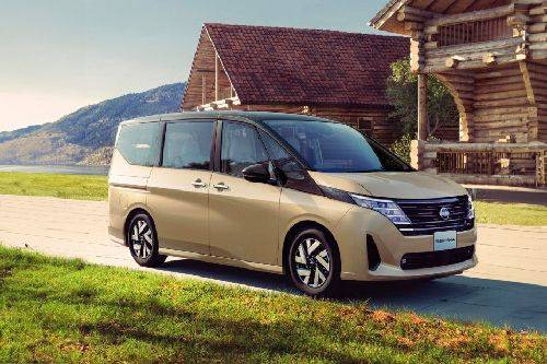 Nissan Serena e-Power Front Cross Side View