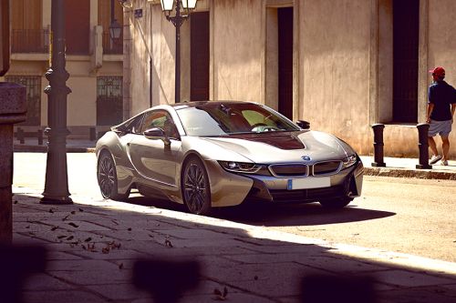 i8 Coupe Front angle low view