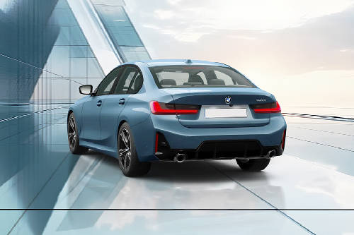 Tampak belakang tengah 3 Series Sedan