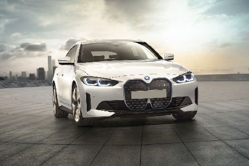 Perbandingan BMW i4 vs BMW M4 Coupe - Harga, Spesifikasi, Fitur