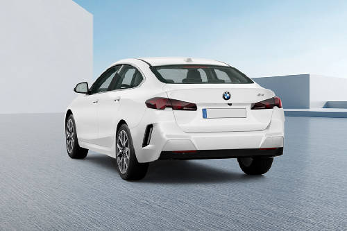 Tampak belakang tengah 2 Series Gran Coupe
