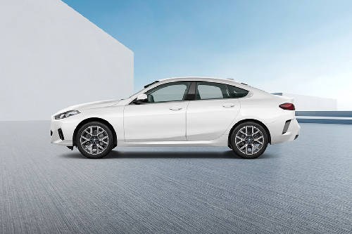 Tampak samping 2 Series Gran Coupe