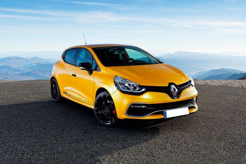 Clio R.S. Front angle low view