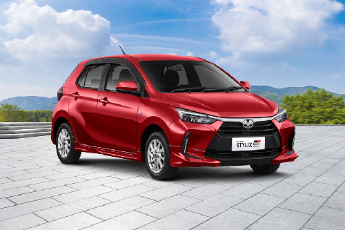 Tampak depan medium Toyota Agya