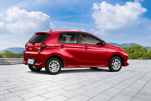 Tampak belakang sisi tengah Agya