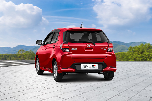 Tampak belakang tengah Agya