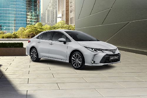 Corolla Altis Front angle low view