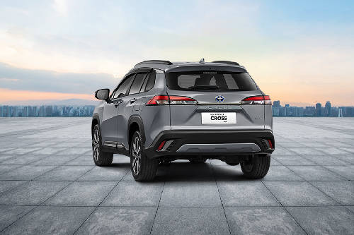 Tampak belakang tengah Corolla Cross