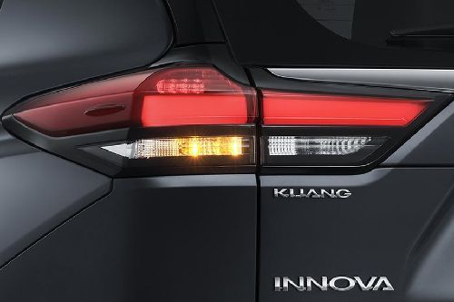 lampu belakang Kijang Innova Zenix Hybrid EV
