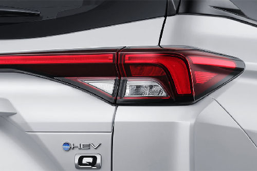lampu belakang Veloz Hybrid EV