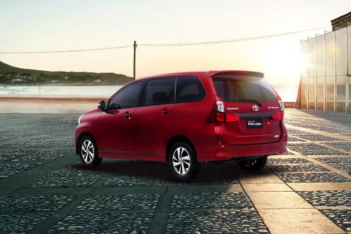 Tampak belakang serong Avanza Veloz (2012-2018)