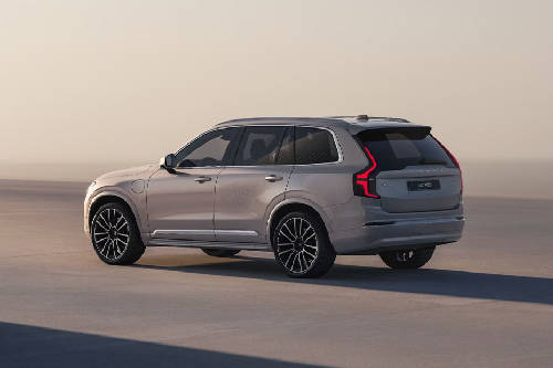 Tampak belakang serong XC90