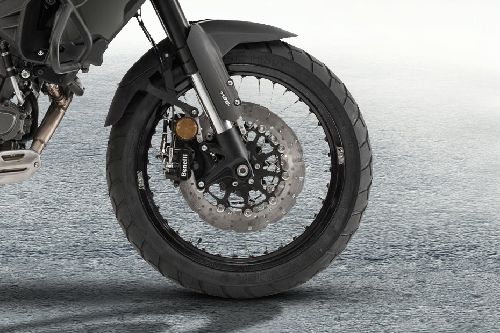 Ban depan Benelli TRK 502X