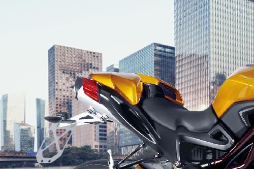 Rider Seat View Benelli TNT 1130 Rider Seat View