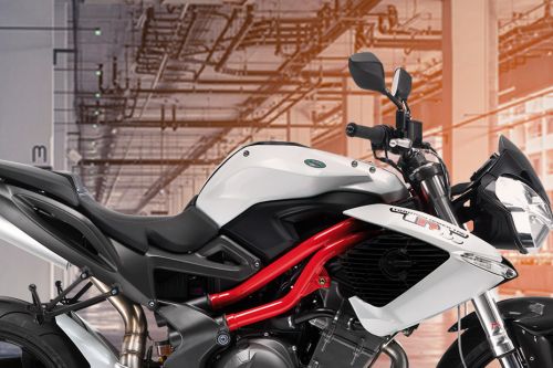 Benelli TNT 899 Fuel Tank View