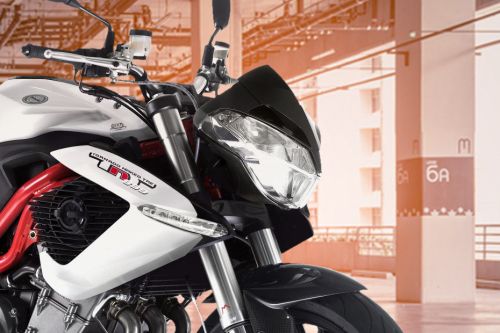 Benelli TNT 899 Head Light View