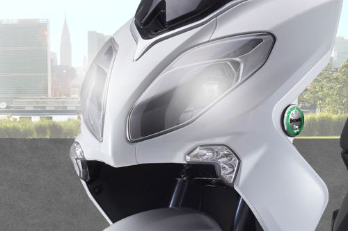 Benelli Zenzero 150 Head Light View