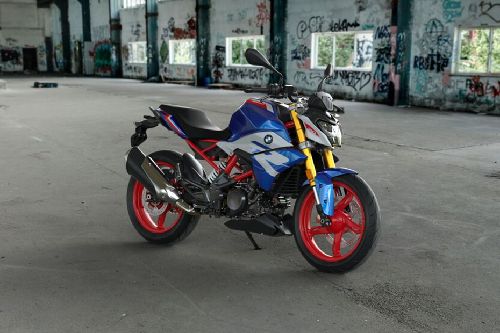 Tampak depan serong atas BMW G 310 R