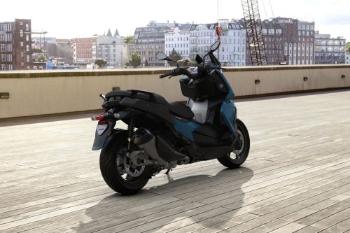 Tampak belakang BMW C 400 X