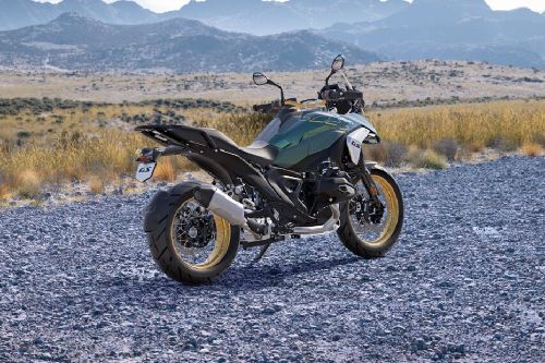 Tampak belakang BMW R 1300 GS