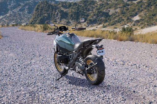 Tampak belakang kanan serong BMW R 1300 GS