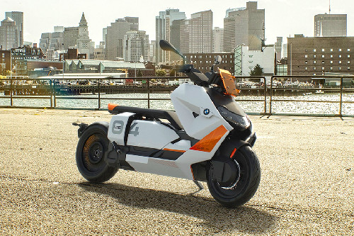 Tampak belakang serong Tampak belakang serong BMW CE 04