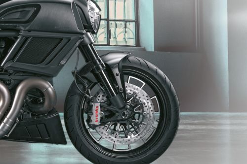 Rem depan Ducati Diavel