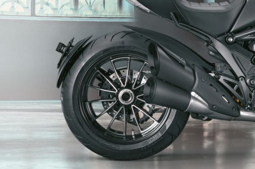 Ducati Rilis Produk Baru Tahun Depan, Ada Diavel Lamborghini