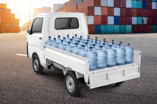 Tampak belakang serong Hi Max