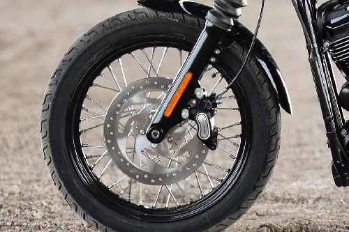 Ban depan Harley Davidson Street Bob