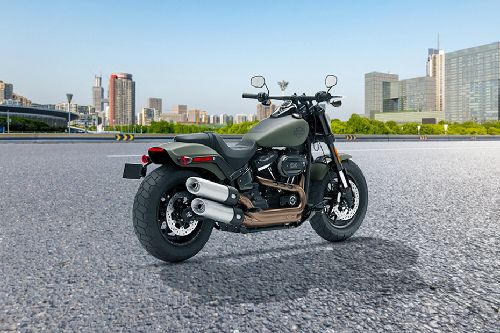 Tampak belakang Harley Davidson Fat Bob