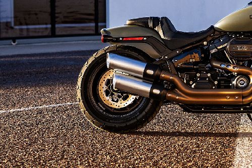 ban belakang Harley Davidson Fat Bob