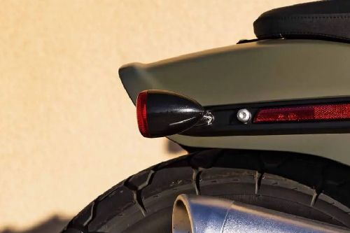 Lampu sein samping belakang Harley Davidson Fat Bob