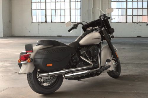 Tampak belakang Harley Davidson Heritage Classic