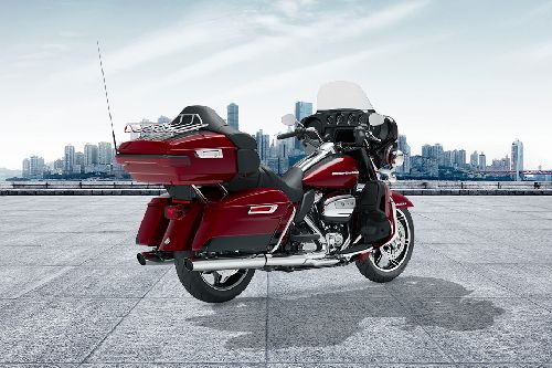 Tampak belakang Harley Davidson Ultra Limited