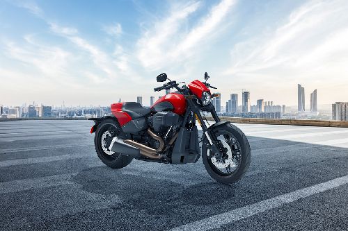 Harley Davidson Breakout 117 vs Harley Davidson FXDR 114
