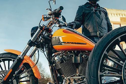 Harley Davidson Breakout 117 Fuel Tank View