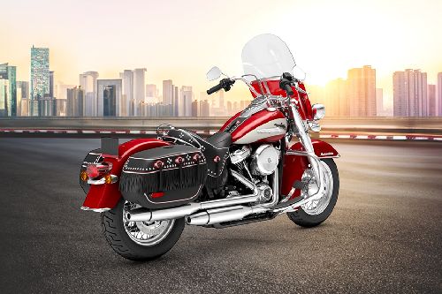 Tampak belakang Harley Davidson Hydra-Glide Revival