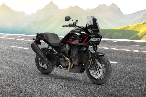 Tampak belakang serong Harley Davidson Pan America 1250 ST