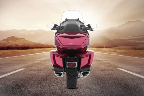 Tampak belakang Tampak belakang Honda Goldwing