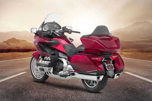Tampak belakang kanan serong Honda Goldwing